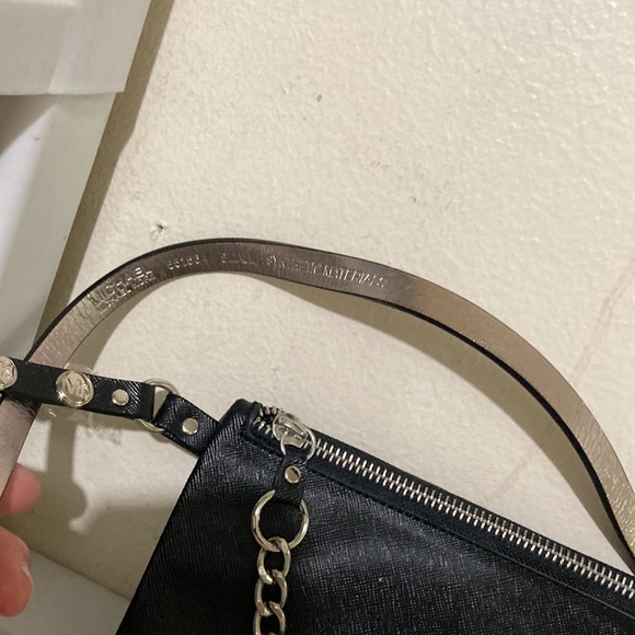 Michael Kors black Saffiano leather belt bag - Picture 3 of 9